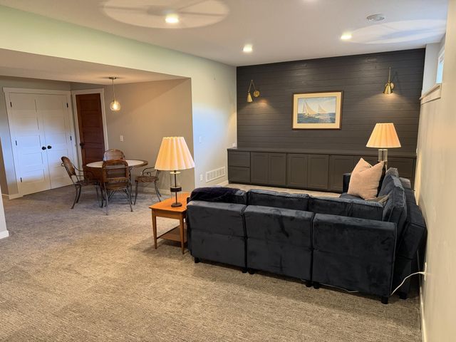 11605 Ivywood Trail, Woodbury, MN 55129