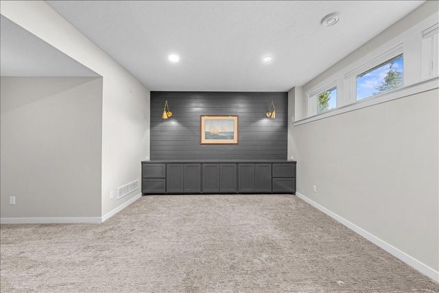 11605 Ivywood Trail, Woodbury, MN 55129