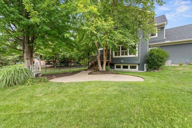 11605 Ivywood Trail, Woodbury, MN 55129