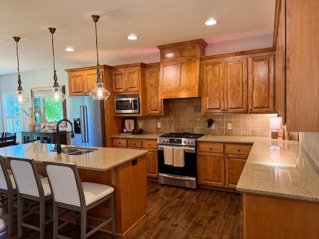 11605 Ivywood Trail, Woodbury, MN 55129