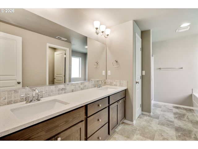 1631 22ND Ave, Forest Grove, OR 97116