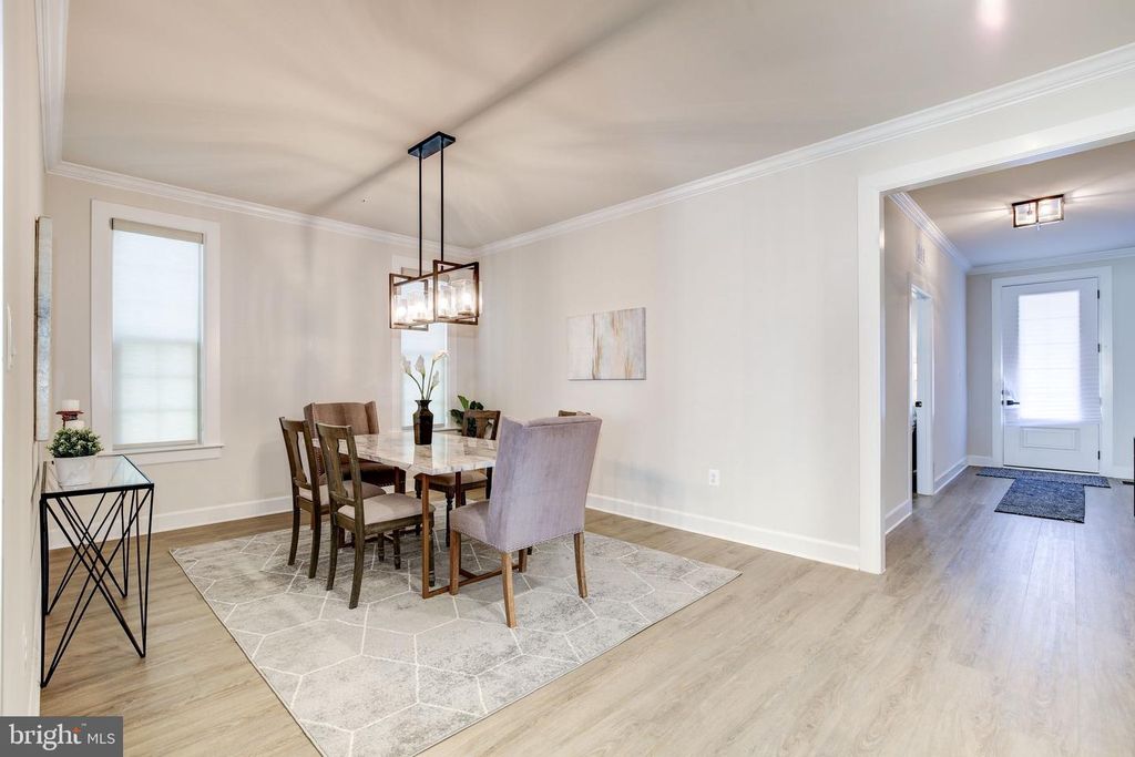 Image 13 of property listing at 6547 CLUBHOUSE DR, Laurel, MD 20708