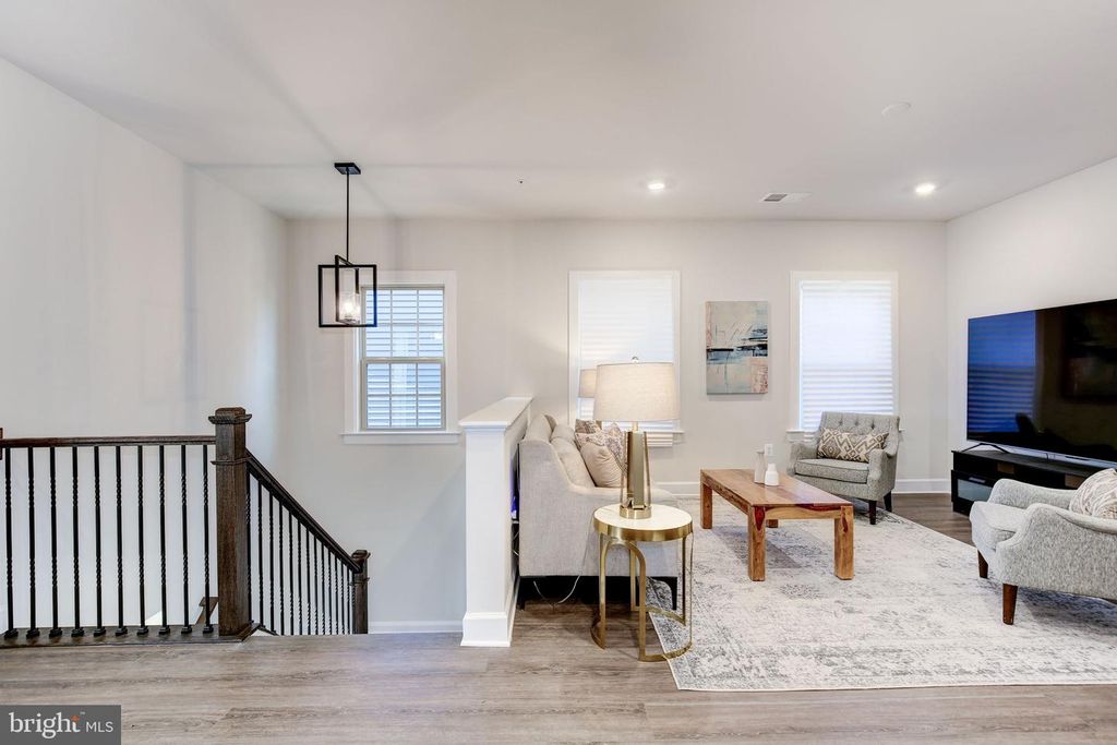 Image 36 of property listing at 6547 CLUBHOUSE DR, Laurel, MD 20708