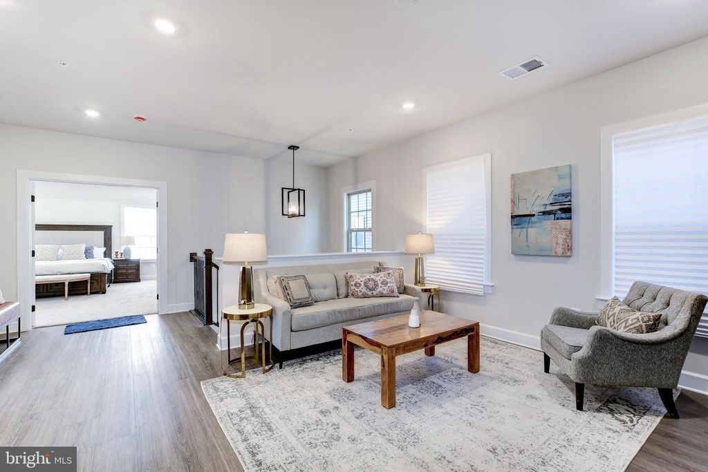 Image 37 of property listing at 6547 CLUBHOUSE DR, Laurel, MD 20708