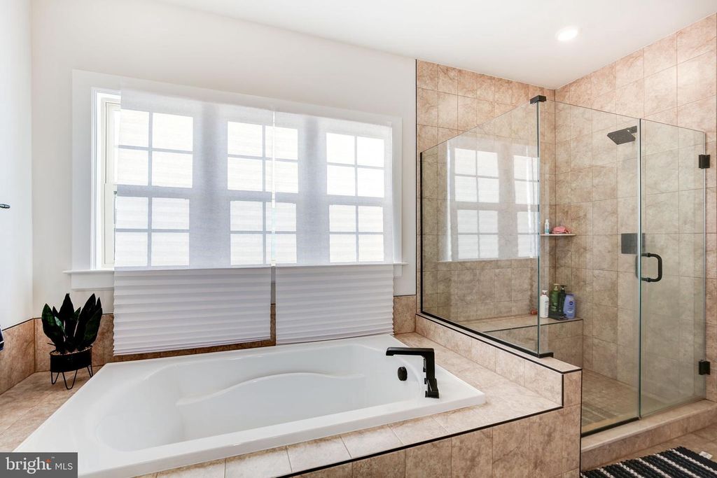 Image 46 of property listing at 6547 CLUBHOUSE DR, Laurel, MD 20708