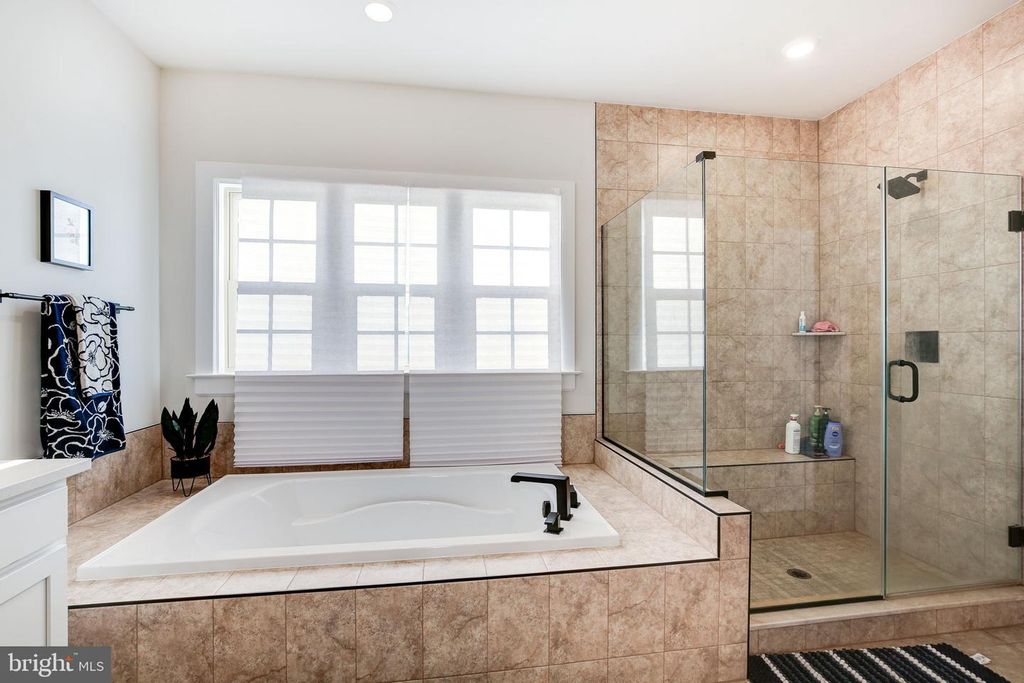 Image 47 of property listing at 6547 CLUBHOUSE DR, Laurel, MD 20708