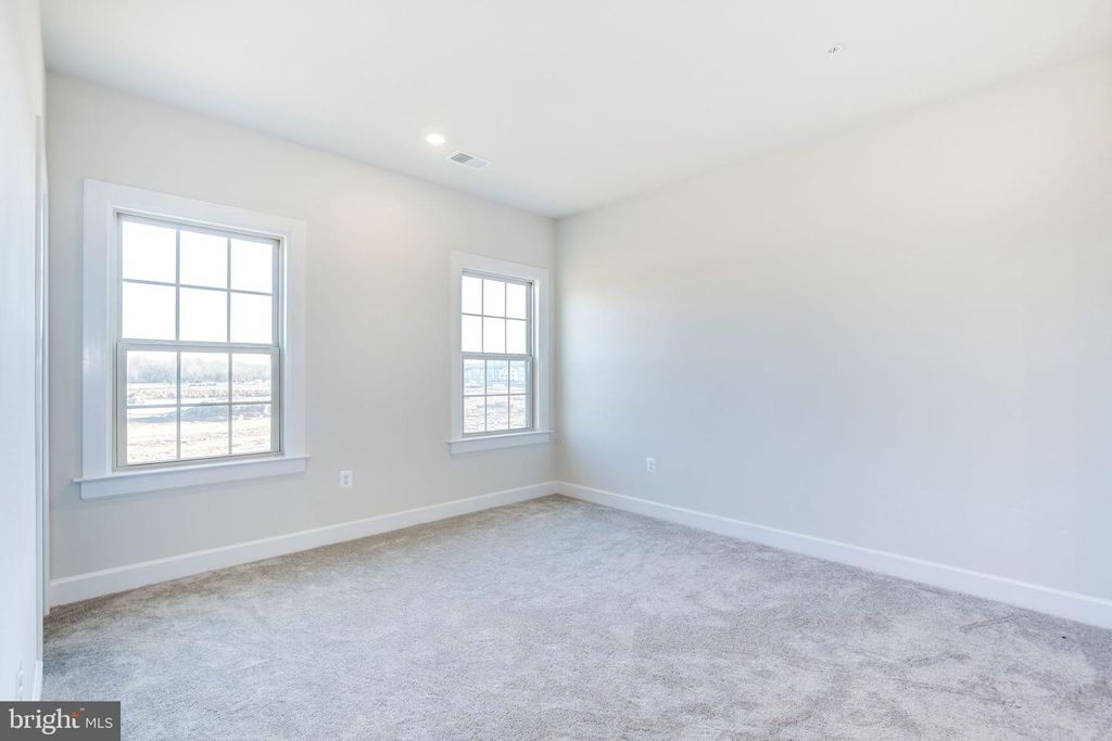 Image 49 of property listing at 6547 CLUBHOUSE DR, Laurel, MD 20708