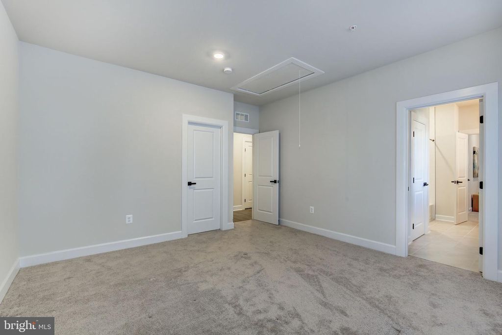 Image 56 of property listing at 6547 CLUBHOUSE DR, Laurel, MD 20708