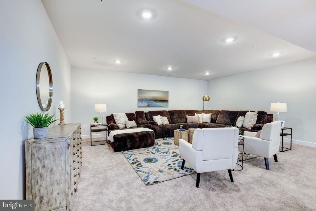 Image 60 of property listing at 6547 CLUBHOUSE DR, Laurel, MD 20708