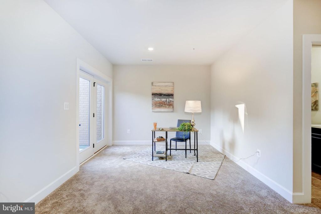 Image 64 of property listing at 6547 CLUBHOUSE DR, Laurel, MD 20708