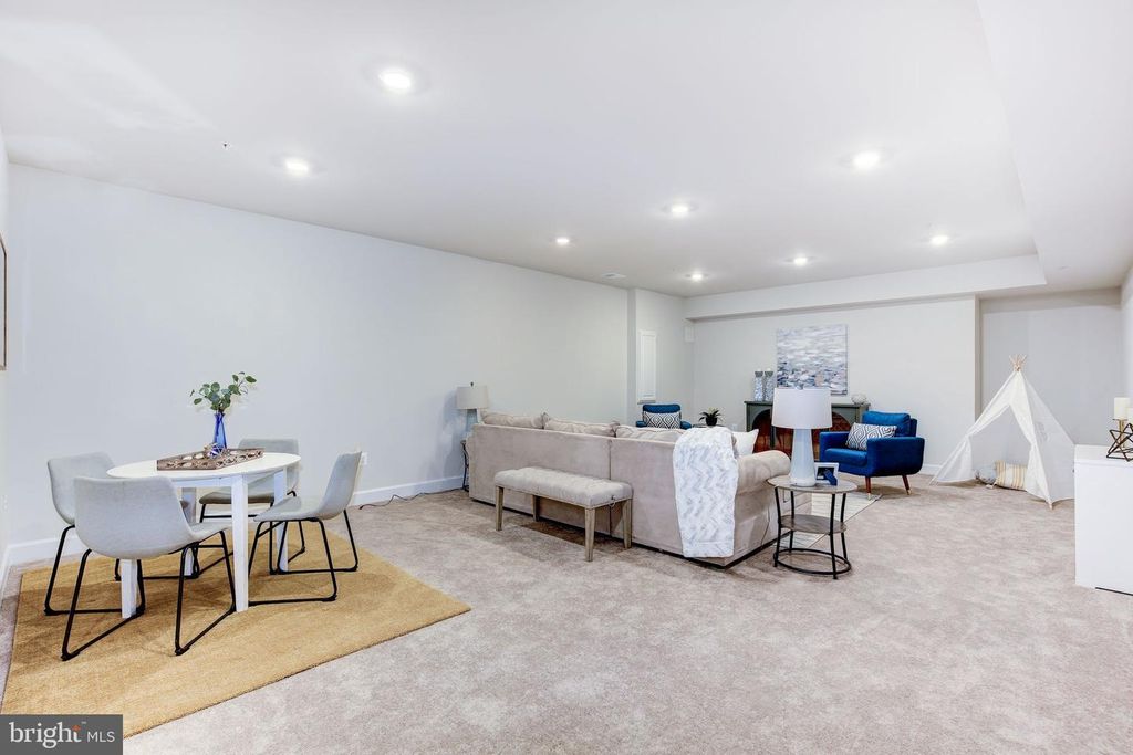 Image 68 of property listing at 6547 CLUBHOUSE DR, Laurel, MD 20708