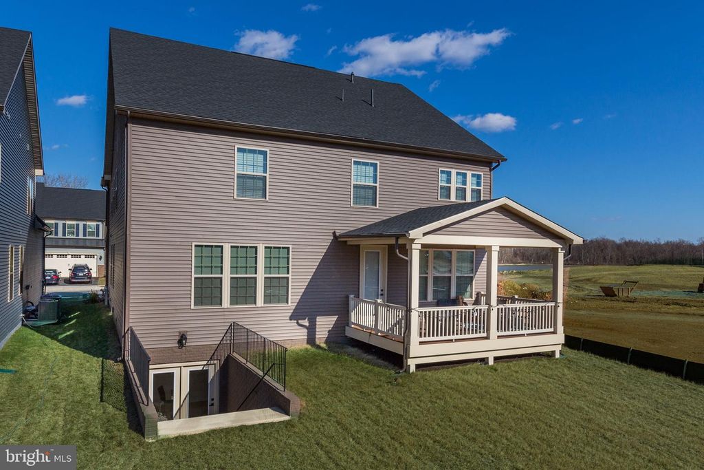 Image 75 of property listing at 6547 CLUBHOUSE DR, Laurel, MD 20708