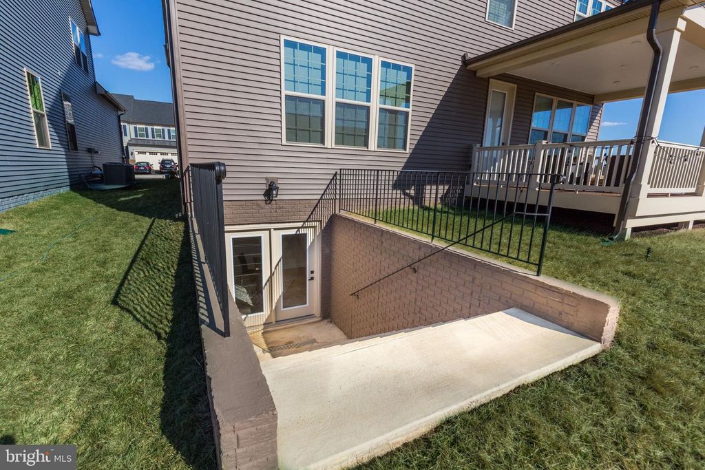 Image 79 of property listing at 6547 CLUBHOUSE DR, Laurel, MD 20708