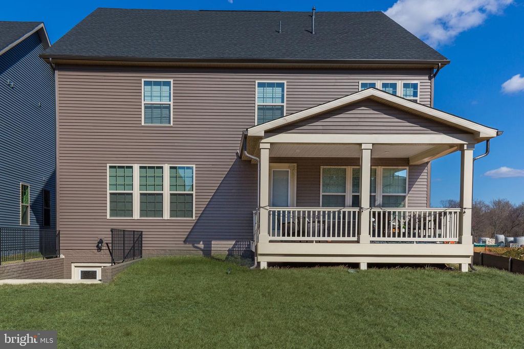 Image 81 of property listing at 6547 CLUBHOUSE DR, Laurel, MD 20708