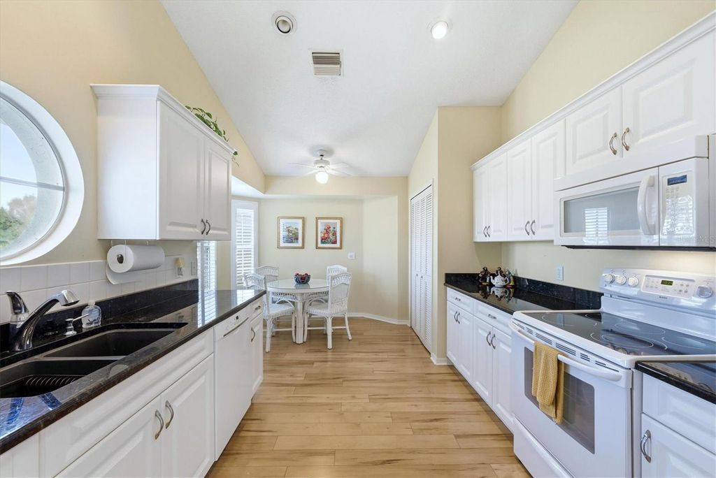 Image 12 of property listing at 1611 SLATE COURT, Venice, FL 34292