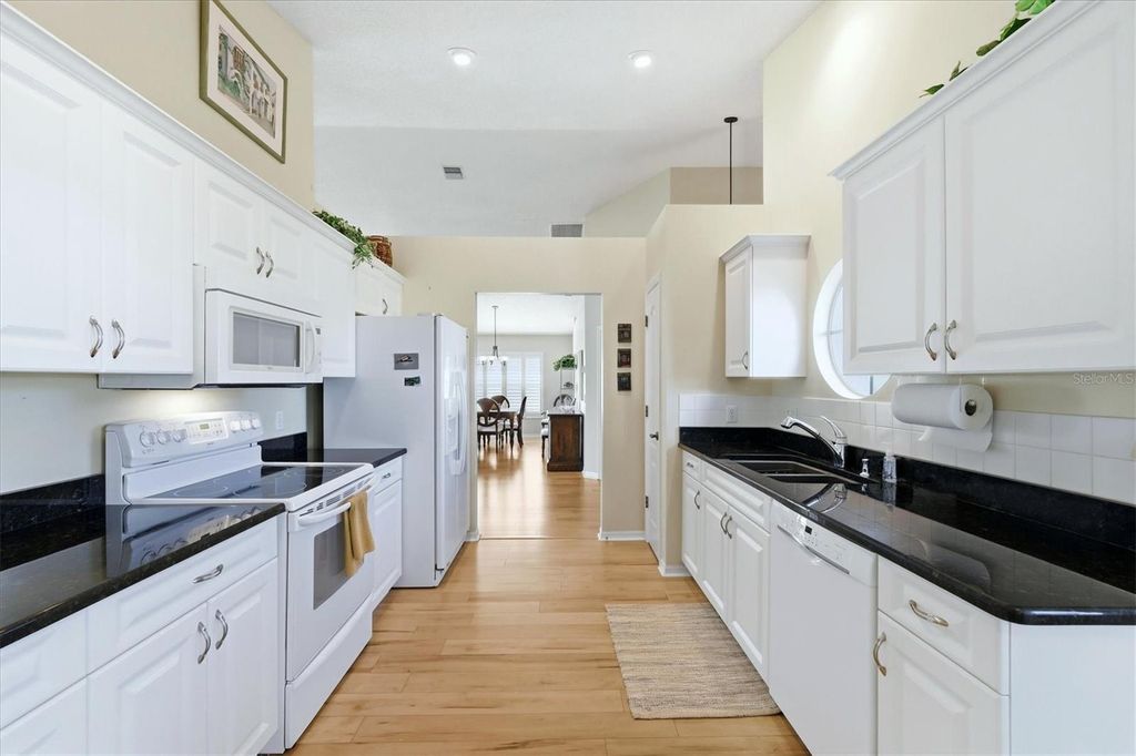 Image 14 of property listing at 1611 SLATE COURT, Venice, FL 34292