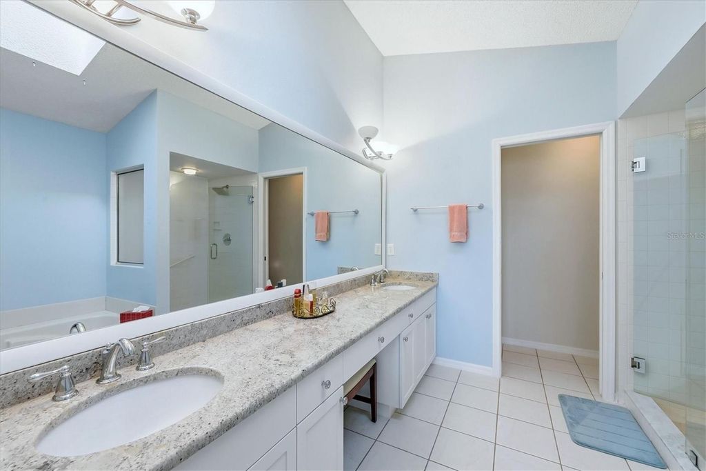Image 20 of property listing at 1611 SLATE COURT, Venice, FL 34292