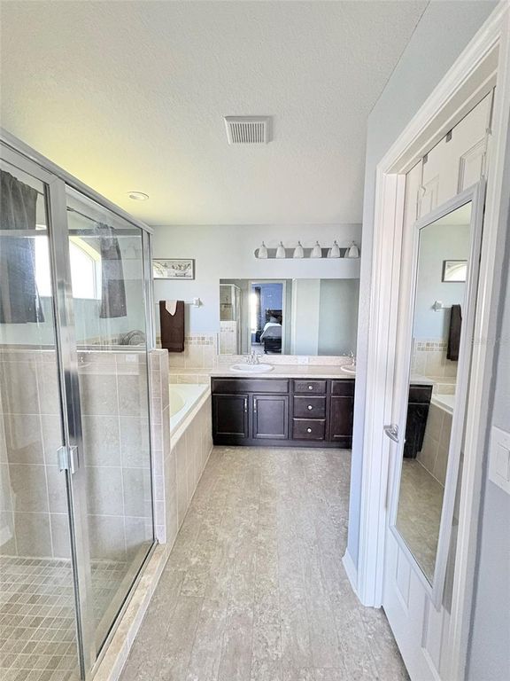 Image 11 of property listing at 5311 WHITE EGRET LANE, Lakeland, FL 33811