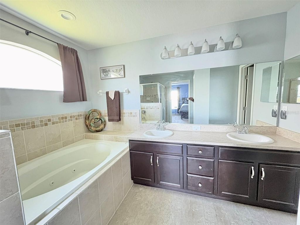 Image 12 of property listing at 5311 WHITE EGRET LANE, Lakeland, FL 33811