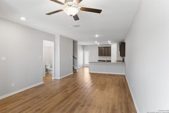 9303 Aniston Blf, Converse, TX 78109