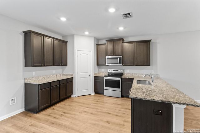 9303 Aniston Blf, Converse, TX 78109