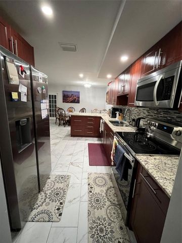 16 Spinning Wheel Lane, Tamarac, FL 33319