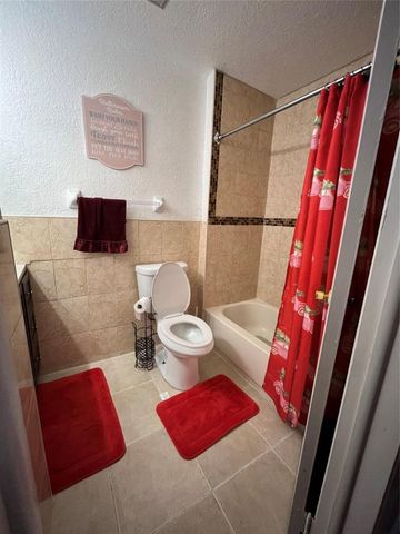 16 Spinning Wheel Lane, Tamarac, FL 33319