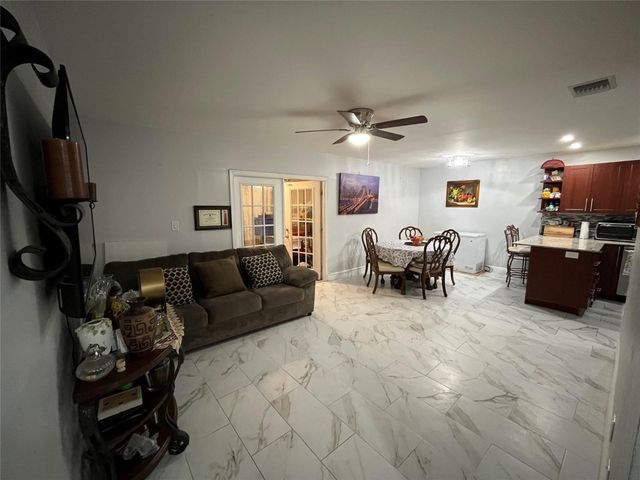 16 Spinning Wheel Lane, Tamarac, FL 33319