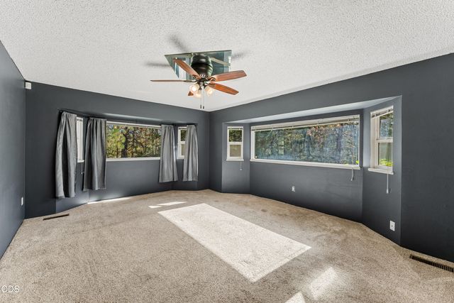 2600 Coed Place, Grants Pass, OR 97527