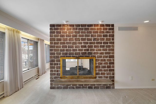 203 Oakridge Court, Valparaiso, IN 46385