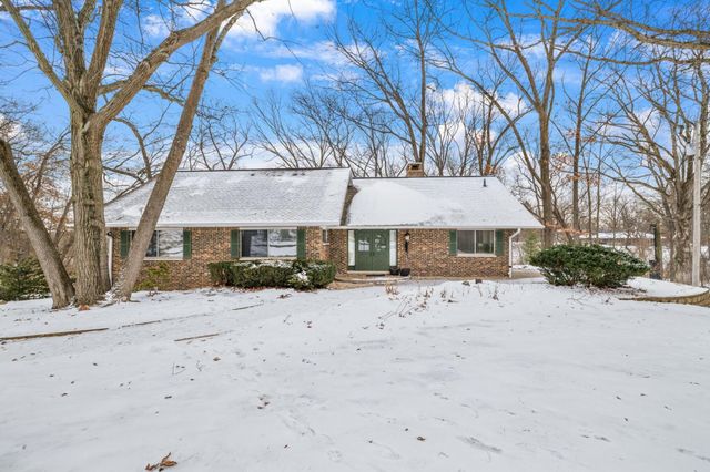 203 Oakridge Court, Valparaiso, IN 46385