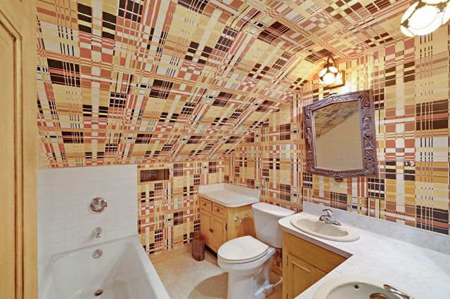 203 Oakridge Court, Valparaiso, IN 46385