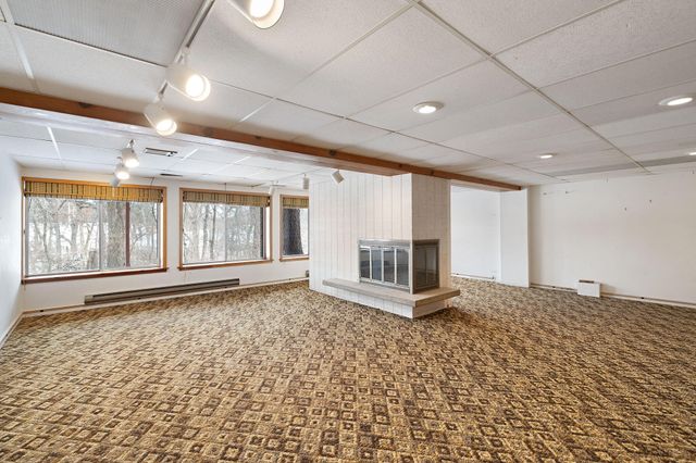 203 Oakridge Court, Valparaiso, IN 46385