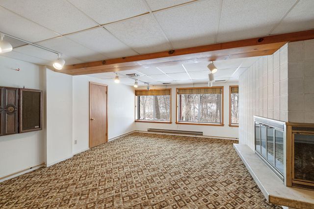 203 Oakridge Court, Valparaiso, IN 46385