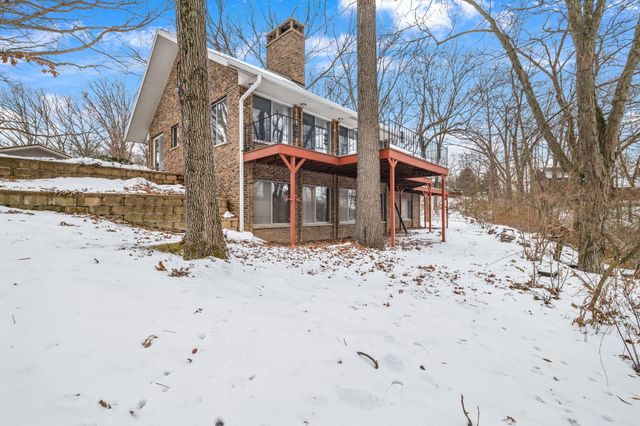 203 Oakridge Court, Valparaiso, IN 46385