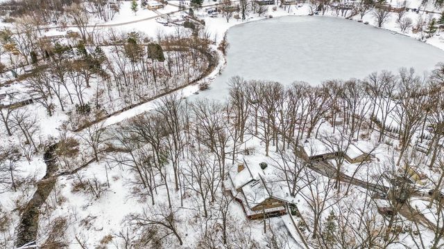 203 Oakridge Court, Valparaiso, IN 46385