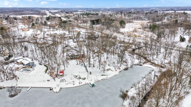 203 Oakridge Court, Valparaiso, IN 46385