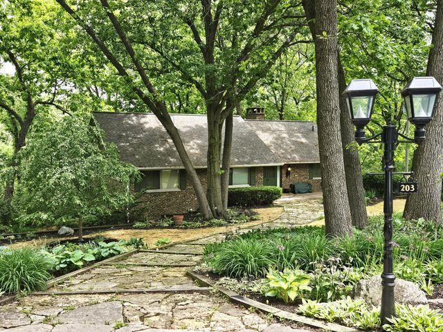 203 Oakridge Court, Valparaiso, IN 46385