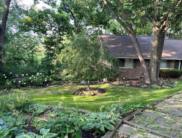 203 Oakridge Court, Valparaiso, IN 46385