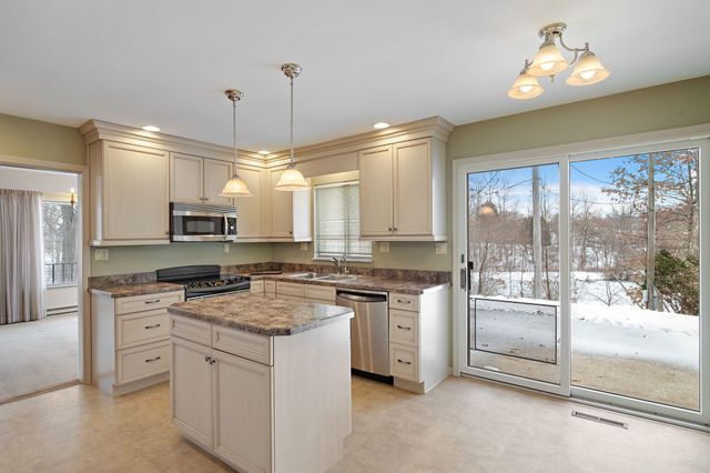 203 Oakridge Court, Valparaiso, IN 46385