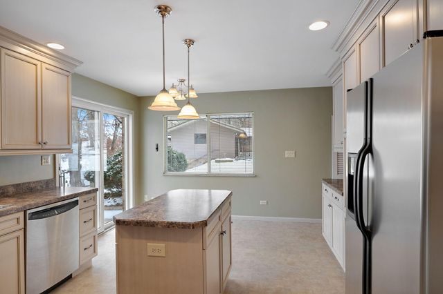 203 Oakridge Court, Valparaiso, IN 46385