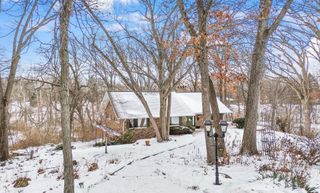 203 Oakridge Court, Valparaiso, IN 46385