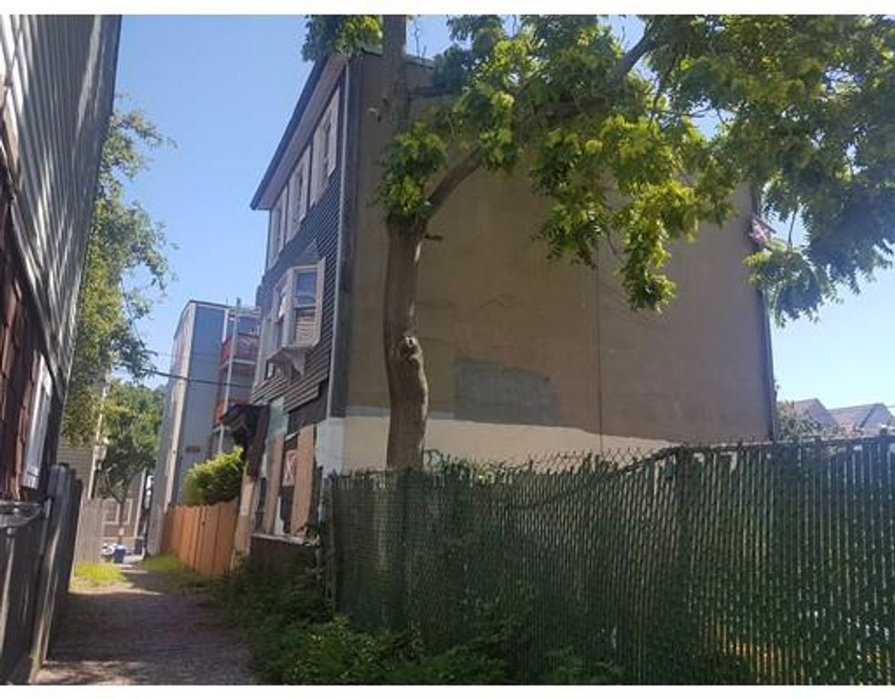 3 Pulaski Ave, Boston, MA 02127