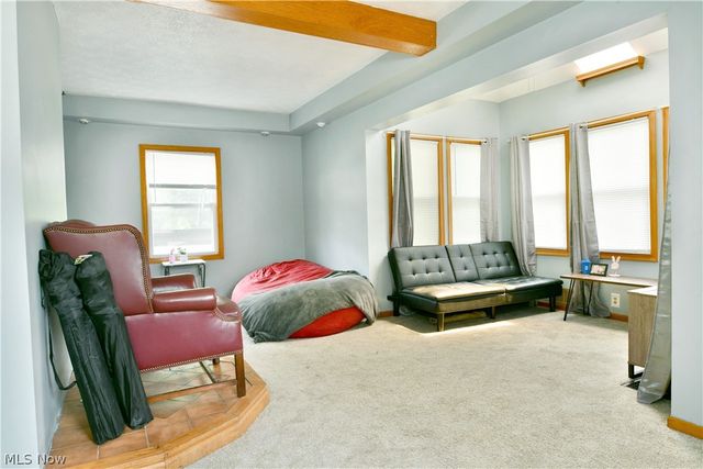 405 Oak Knoll Avenue SE, Warren, OH 44483