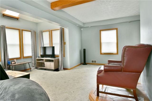 405 Oak Knoll Avenue SE, Warren, OH 44483