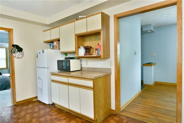 405 Oak Knoll Avenue SE, Warren, OH 44483