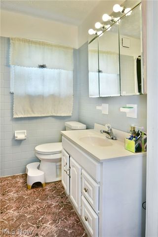 405 Oak Knoll Avenue SE, Warren, OH 44483