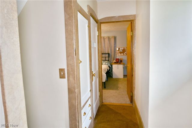 405 Oak Knoll Avenue SE, Warren, OH 44483