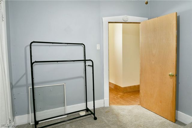 405 Oak Knoll Avenue SE, Warren, OH 44483