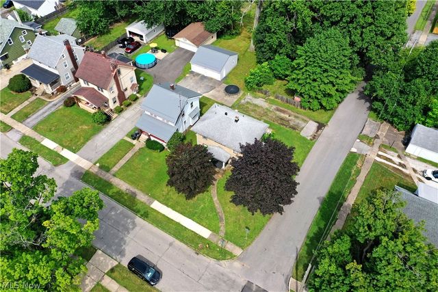 405 Oak Knoll Avenue SE, Warren, OH 44483